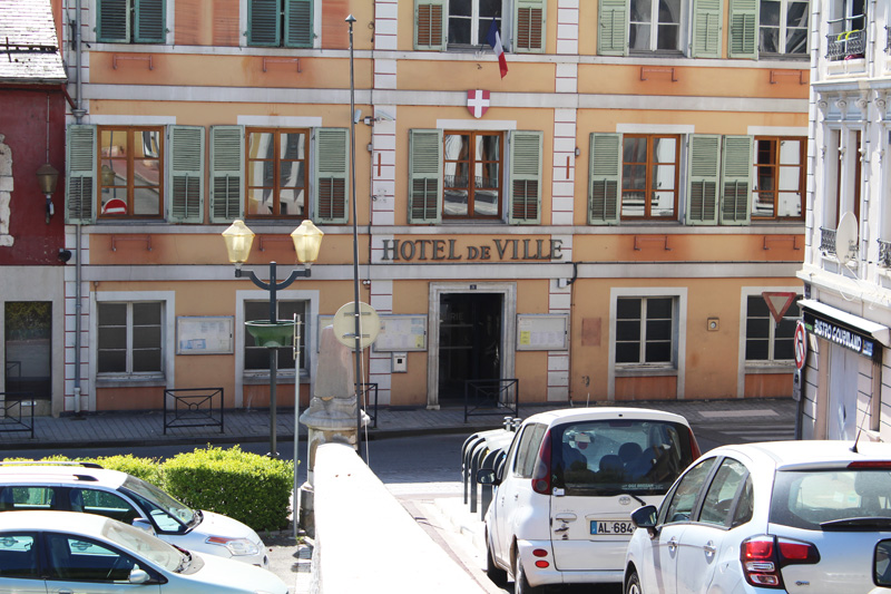 PLACE CAROUGE