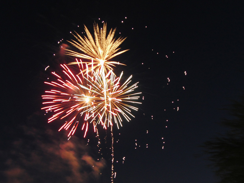 Bienvenue au Pont-de-Beauvoisin - Feu d'artifice en juillet